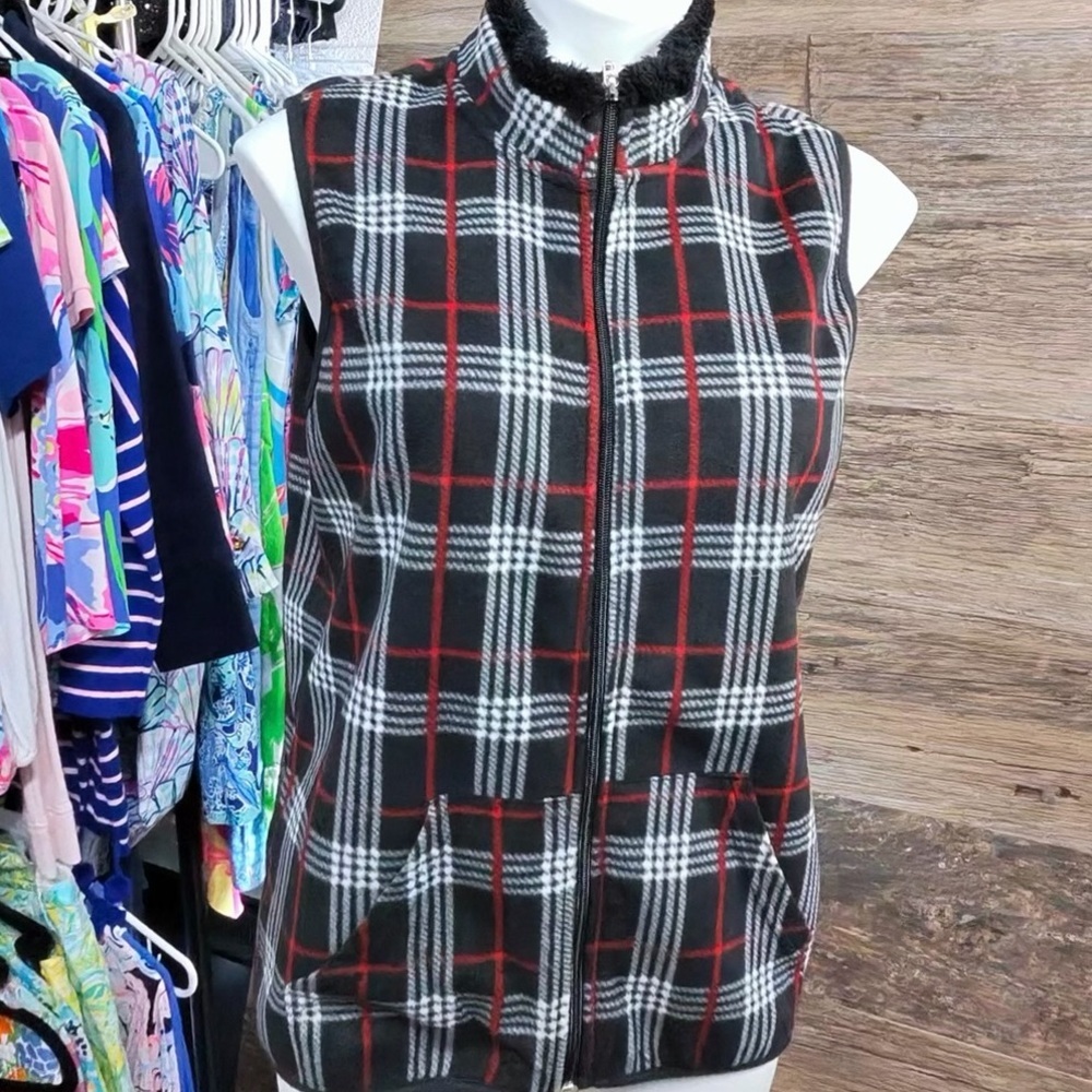 Hasting & Smith Chic Black and Red Plaid‎ Women's Vest